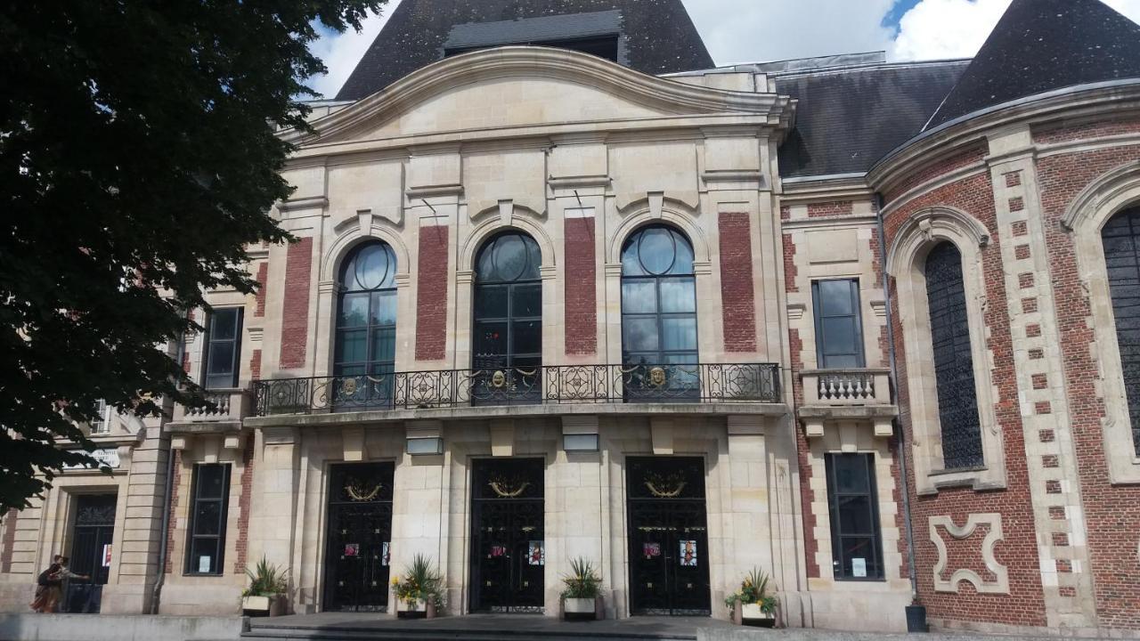 Loft 4 Du Temple Hypercentre & Parking Apartment Cambrai Bagian luar foto